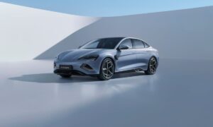 BYD Seal: 2025 में भारत में लॉन्च हुई नई इलेक्ट्रिक कार, जानें फीचर्स, बैटरी, रेंज और कीमत